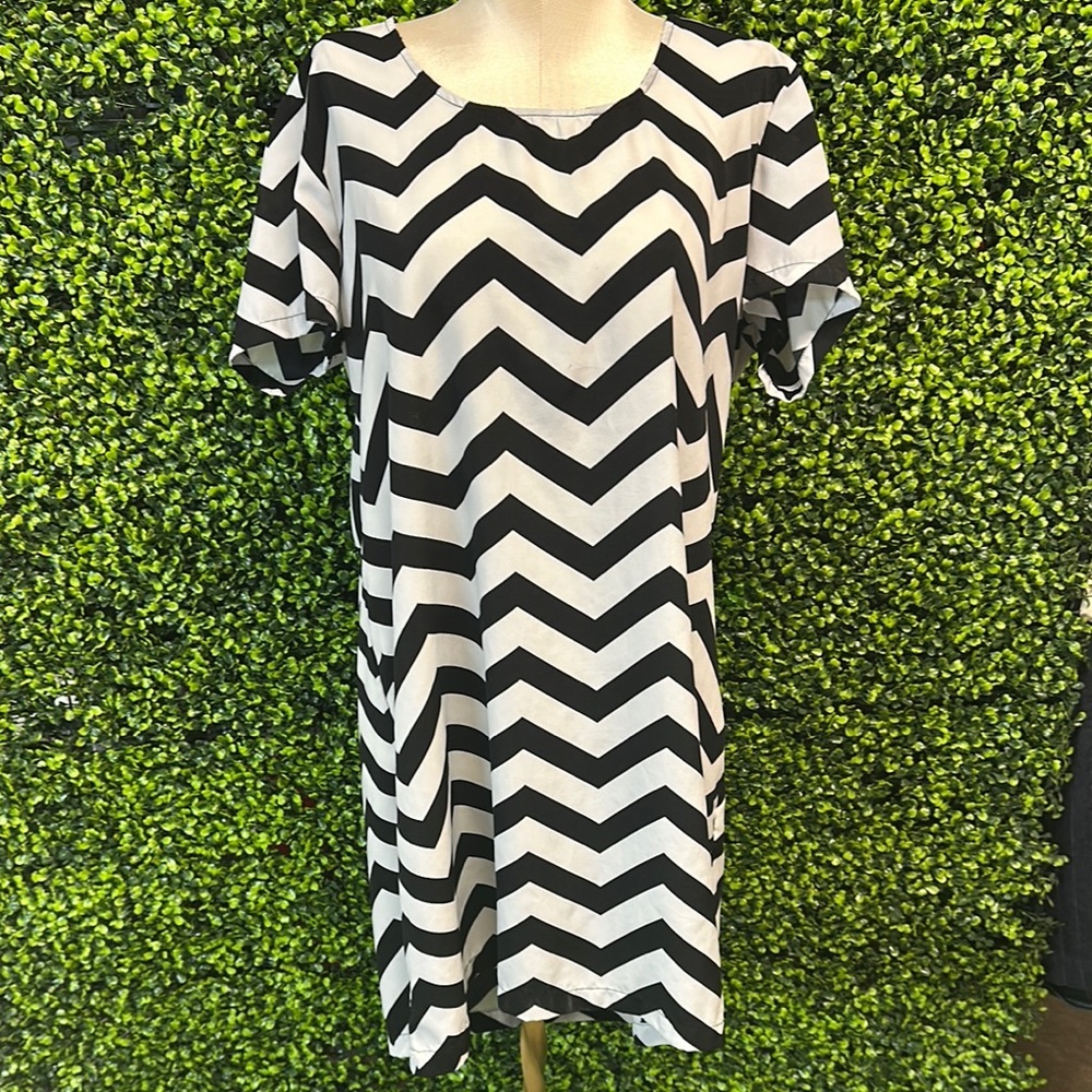 Black and White Chevron Dress By Rue21 Size XL